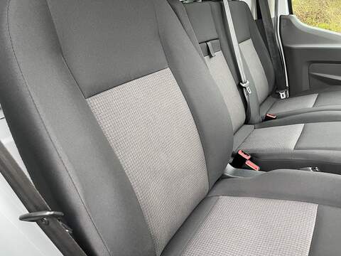 Ford Transit 2.0 350 EcoBlue Leader Luton 3dr Diesel Manual RWD L4 Euro 6 (s/s) (130 ps) - U484