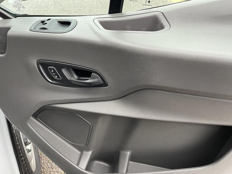 Ford Transit 2.0 350 EcoBlue Leader Luton 3dr Diesel Manual RWD L4 Euro 6 (s/s) (130 ps) - U484