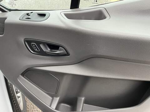 Ford Transit 2.0 350 EcoBlue Leader Luton 3dr Diesel Manual RWD L4 Euro 6 (s/s) (130 ps) - U484