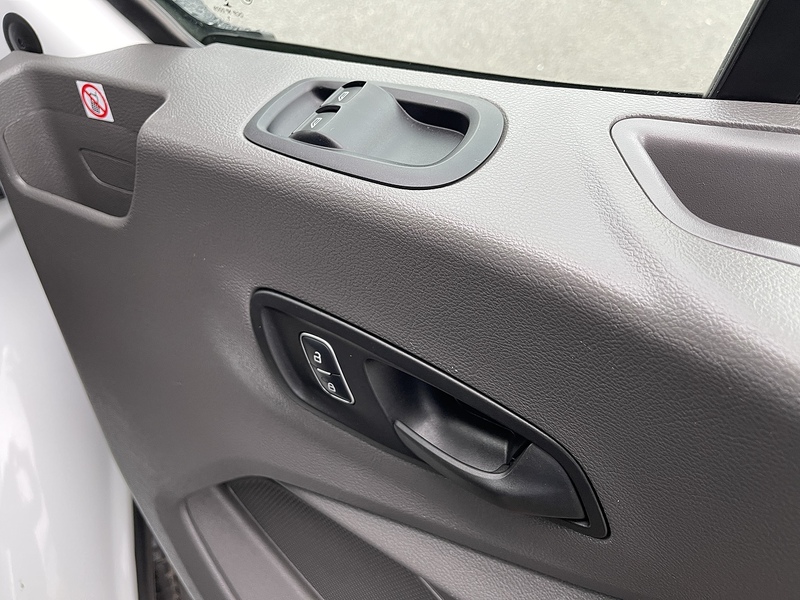 Ford Transit 2.0 350 EcoBlue Leader Luton 3dr Diesel Manual RWD L4 Euro 6 (s/s) (130 ps) - U484