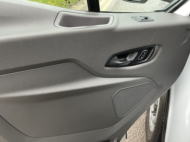 Ford Transit 2.0 350 EcoBlue Leader Luton 3dr Diesel Manual RWD L4 Euro 6 (s/s) (130 ps) - U484