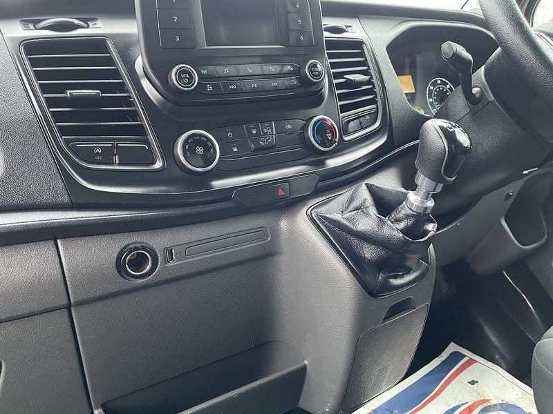 Ford Transit 2.0 350 EcoBlue Leader Luton 3dr Diesel Manual RWD L4 Euro 6 (s/s) (130 ps) - U484
