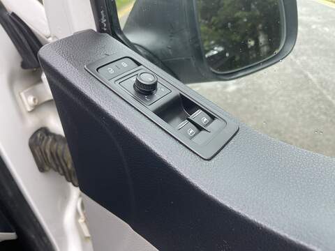 Volkswagen Transporter 2.0 TDI T30 BlueMotion Tech Startline Kombi FWD SWB Euro 6 (s/s) 5dr - U493