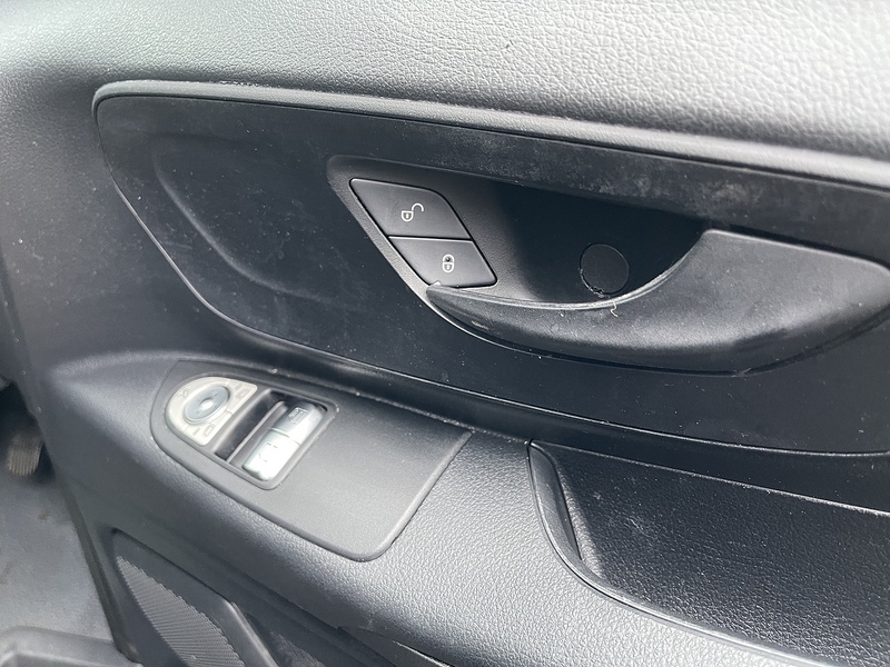 Mercedes-Benz Vito 2.0 116 CDI Premium Crew Van G-Tronic RWD L1 Euro 6 (s/s) 5dr - U496