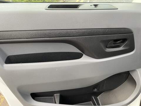 Peugeot e-Expert e 1200 75kWh Professional Standard Panel Van Auto MWB 6dr - U507