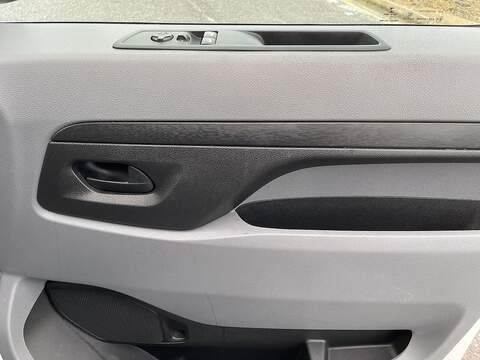 Peugeot e-Expert e 1200 75kWh Professional Standard Panel Van Auto MWB 6dr - U507