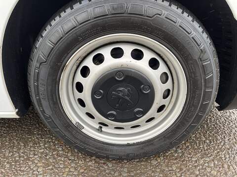 Peugeot e-Expert e 1200 75kWh Professional Standard Panel Van Auto MWB 6dr - U507