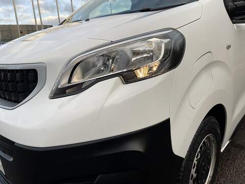 Peugeot e-Expert e 1200 75kWh Professional Standard Panel Van Auto MWB 6dr - U507