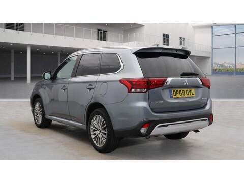 Mitsubishi Outlander 2.4h TwinMotor 13.8kWh Reflex Plus CVT 4WD Euro 6 (s/s) 5dr - U511
