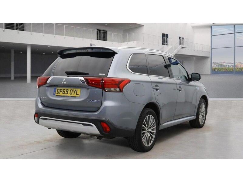 Mitsubishi Outlander 2.4h TwinMotor 13.8kWh Reflex Plus CVT 4WD Euro 6 (s/s) 5dr - U511