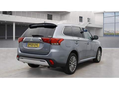 Mitsubishi Outlander 2.4h TwinMotor 13.8kWh Reflex Plus CVT 4WD Euro 6 (s/s) 5dr - U511