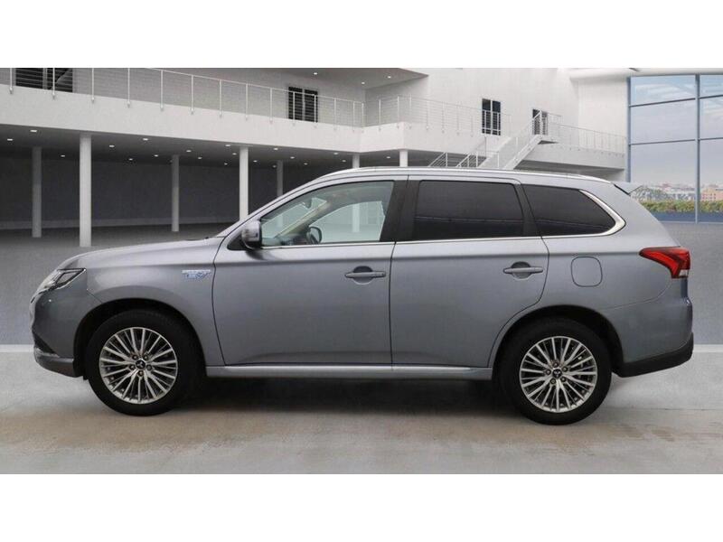 Mitsubishi Outlander 2.4h TwinMotor 13.8kWh Reflex Plus CVT 4WD Euro 6 (s/s) 5dr - U511