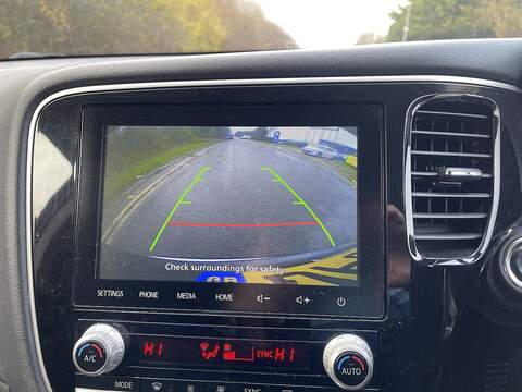 Mitsubishi Outlander 2.4h TwinMotor 13.8kWh Reflex Plus CVT 4WD Euro 6 (s/s) 5dr - U511