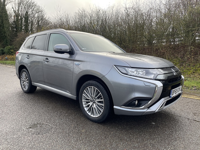Mitsubishi Outlander 2.4h TwinMotor 13.8kWh Reflex Plus CVT 4WD Euro 6 (s/s) 5dr - U511