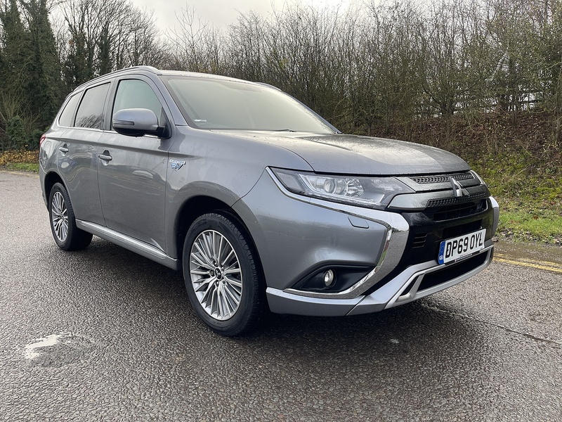 Mitsubishi Outlander 2.4h TwinMotor 13.8kWh Reflex Plus CVT 4WD Euro 6 (s/s) 5dr - U511