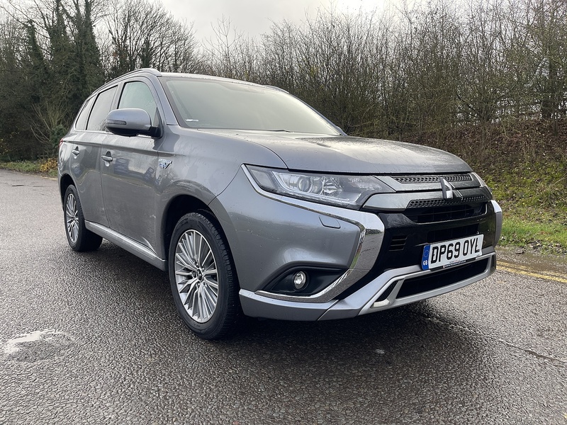 Mitsubishi Outlander 2.4h TwinMotor 13.8kWh Reflex Plus CVT 4WD Euro 6 (s/s) 5dr - U511