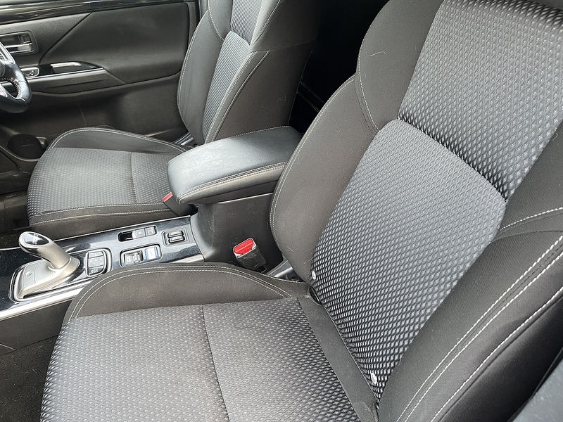 Mitsubishi Outlander 2.4h TwinMotor 13.8kWh Reflex Plus CVT 4WD Euro 6 (s/s) 5dr - U511