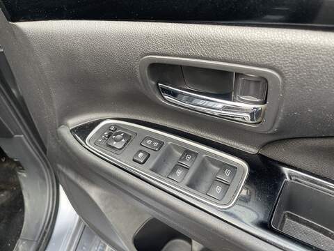 Mitsubishi Outlander 2.4h TwinMotor 13.8kWh Reflex Plus CVT 4WD Euro 6 (s/s) 5dr - U511