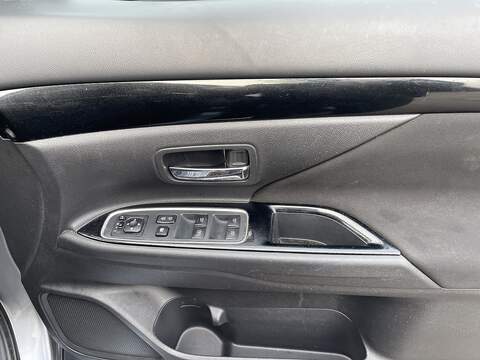 Mitsubishi Outlander 2.4h TwinMotor 13.8kWh Reflex Plus CVT 4WD Euro 6 (s/s) 5dr - U511