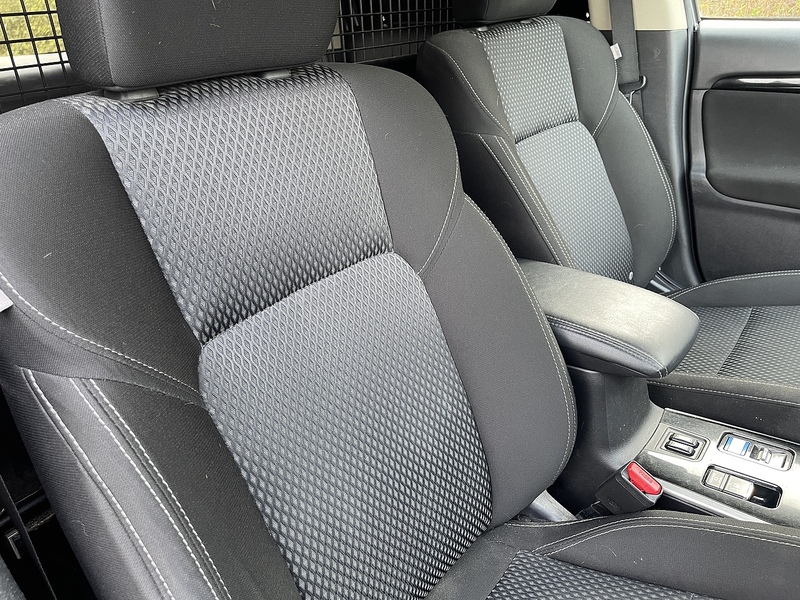 Mitsubishi Outlander 2.4h TwinMotor 13.8kWh Reflex Plus CVT 4WD Euro 6 (s/s) 5dr - U511