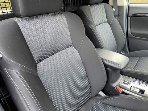 Mitsubishi Outlander 2.4h TwinMotor 13.8kWh Reflex Plus CVT 4WD Euro 6 (s/s) 5dr - U511