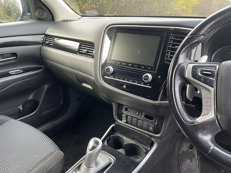 Mitsubishi Outlander 2.4h TwinMotor 13.8kWh Reflex Plus CVT 4WD Euro 6 (s/s) 5dr - U511