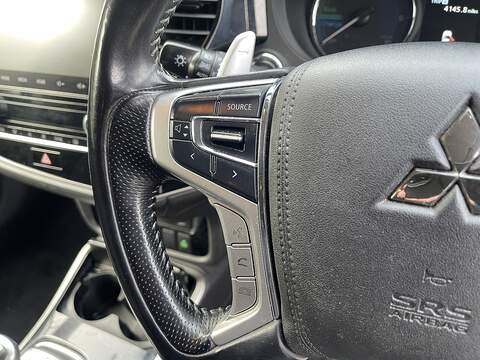 Mitsubishi Outlander 2.4h TwinMotor 13.8kWh Reflex Plus CVT 4WD Euro 6 (s/s) 5dr - U511