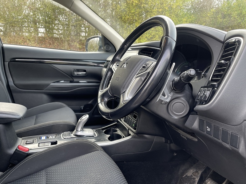 Mitsubishi Outlander 2.4h TwinMotor 13.8kWh Reflex Plus CVT 4WD Euro 6 (s/s) 5dr - U511