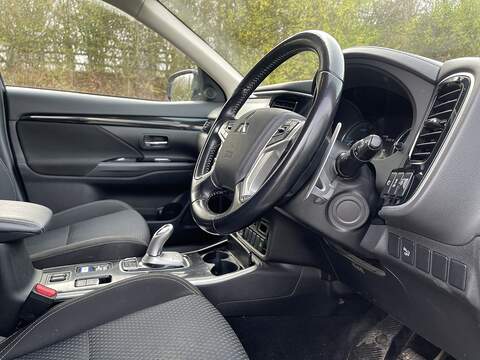 Mitsubishi Outlander 2.4h TwinMotor 13.8kWh Reflex Plus CVT 4WD Euro 6 (s/s) 5dr - U511