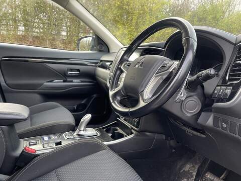 Mitsubishi Outlander 2.4h TwinMotor 13.8kWh Reflex Plus CVT 4WD Euro 6 (s/s) 5dr - U511