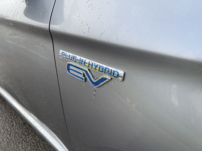 Mitsubishi Outlander 2.4h TwinMotor 13.8kWh Reflex Plus CVT 4WD Euro 6 (s/s) 5dr - U511