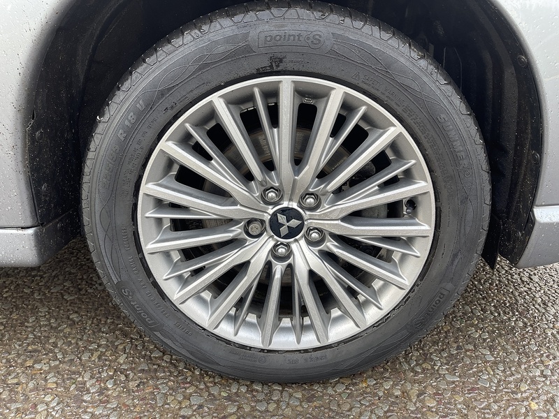 Mitsubishi Outlander 2.4h TwinMotor 13.8kWh Reflex Plus CVT 4WD Euro 6 (s/s) 5dr - U511