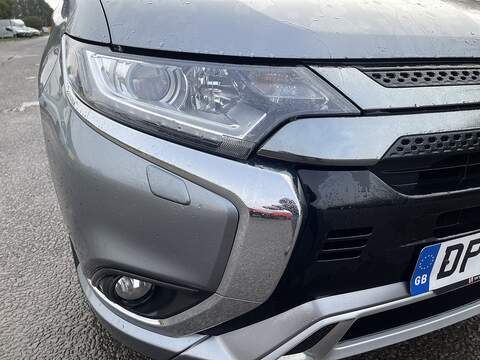 Mitsubishi Outlander 2.4h TwinMotor 13.8kWh Reflex Plus CVT 4WD Euro 6 (s/s) 5dr - U511