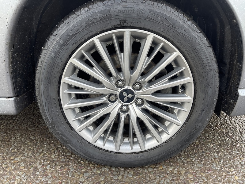 Mitsubishi Outlander 2.4h TwinMotor 13.8kWh Reflex Plus CVT 4WD Euro 6 (s/s) 5dr - U511