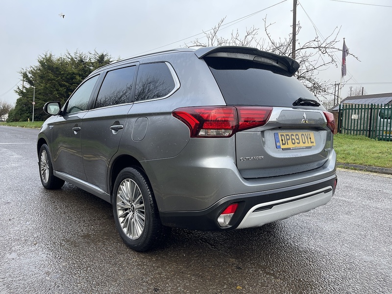 Mitsubishi Outlander 2.4h TwinMotor 13.8kWh Reflex Plus CVT 4WD Euro 6 (s/s) 5dr - U511