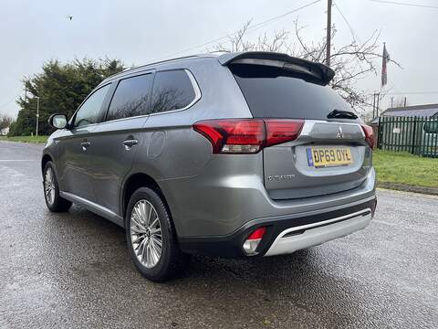 Mitsubishi Outlander 2.4h TwinMotor 13.8kWh Reflex Plus CVT 4WD Euro 6 (s/s) 5dr - U511