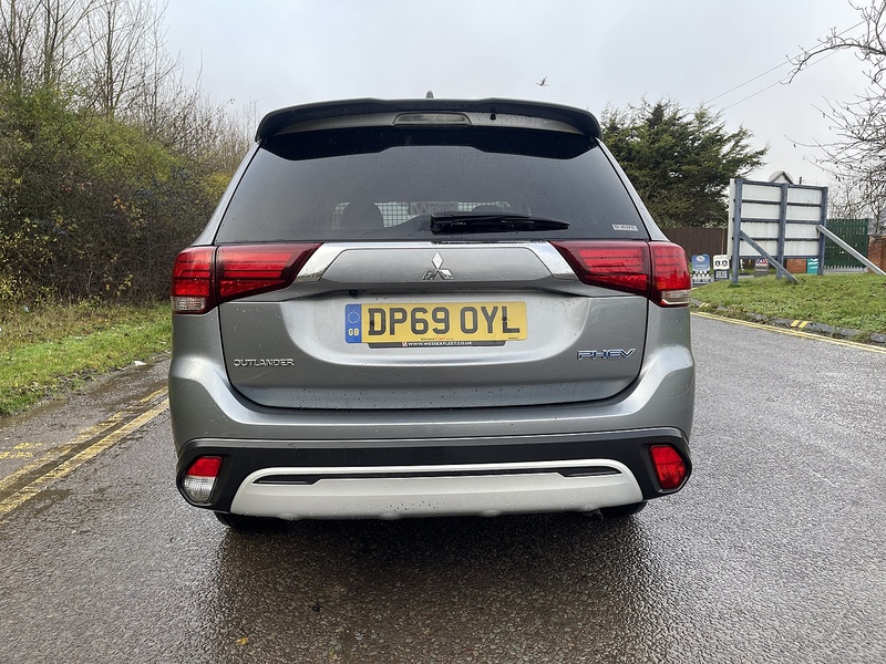 Mitsubishi Outlander 2.4h TwinMotor 13.8kWh Reflex Plus CVT 4WD Euro 6 (s/s) 5dr - U511