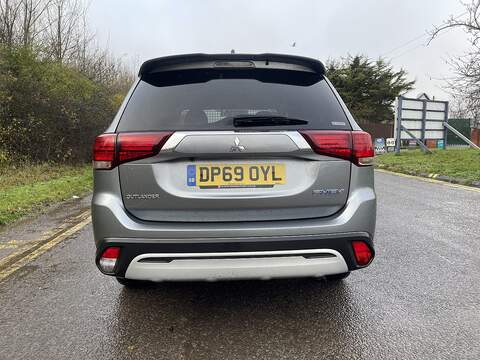 Mitsubishi Outlander 2.4h TwinMotor 13.8kWh Reflex Plus CVT 4WD Euro 6 (s/s) 5dr - U511
