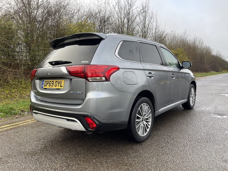 Mitsubishi Outlander 2.4h TwinMotor 13.8kWh Reflex Plus CVT 4WD Euro 6 (s/s) 5dr - U511