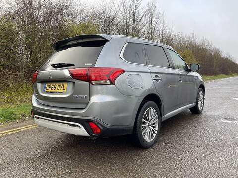 Mitsubishi Outlander 2.4h TwinMotor 13.8kWh Reflex Plus CVT 4WD Euro 6 (s/s) 5dr - U511