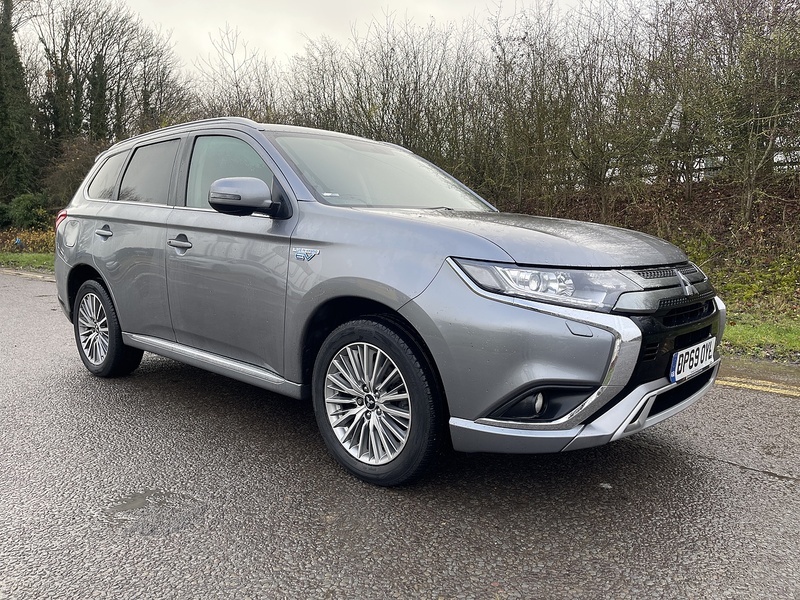 Mitsubishi Outlander 2.4h TwinMotor 13.8kWh Reflex Plus CVT 4WD Euro 6 (s/s) 5dr - U511
