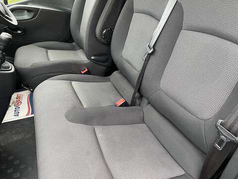 Renault Trafic 2.0 dCi ENERGY 30 Business SWB Standard Roof Euro 6 (s/s) 5dr - U516