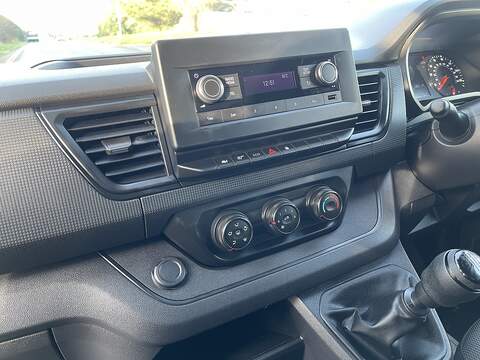 Renault Trafic 2.0 dCi Blue LL30 Business L2 H1 Euro 6 (s/s) 5dr - U518