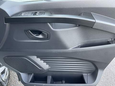 Renault Trafic 2.0 dCi Blue LL30 Business L2 H1 Euro 6 (s/s) 5dr - U518