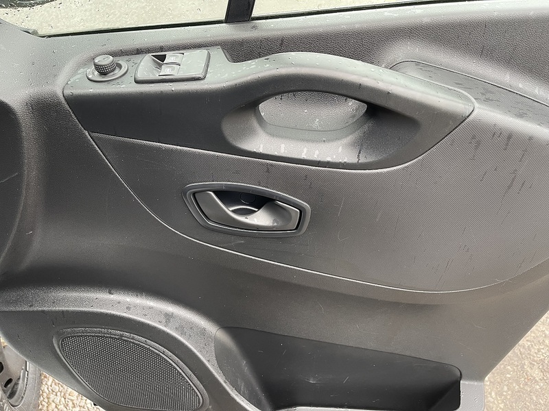 Renault Trafic 2.0 dCi ENERGY 30 Business SWB Standard Roof Euro 6 (s/s) 5dr - U526