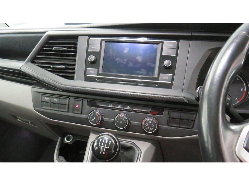 Volkswagen Transporter Shuttle 2.0 TDI S SWB Euro 6 (s/s) 5dr - U533
