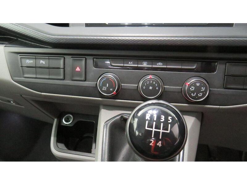 Volkswagen Transporter Shuttle 2.0 TDI S SWB Euro 6 (s/s) 5dr - U533