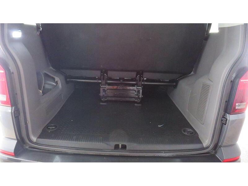 Volkswagen Transporter Shuttle 2.0 TDI S SWB Euro 6 (s/s) 5dr - U533