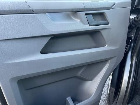 Volkswagen Transporter Shuttle 2.0 TDI S SWB Euro 6 (s/s) 5dr - U533