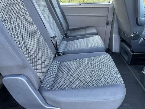 Volkswagen Transporter Shuttle 2.0 TDI S SWB Euro 6 (s/s) 5dr - U533